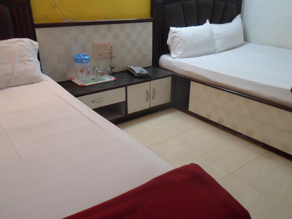 Hotel Happyland Mumbai  Kamer foto