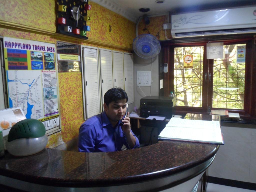 Hotel Happyland Mumbai  Buitenkant foto