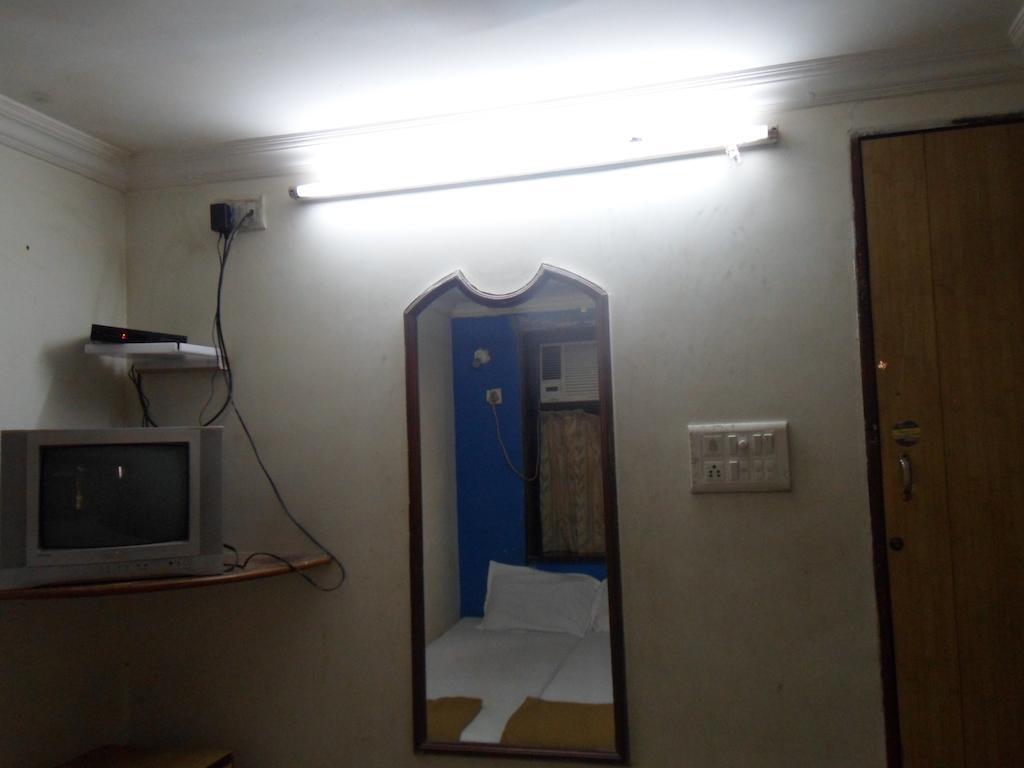 Hotel Happyland Mumbai  Buitenkant foto