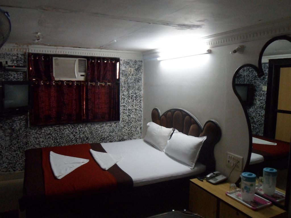 Hotel Happyland Mumbai  Buitenkant foto