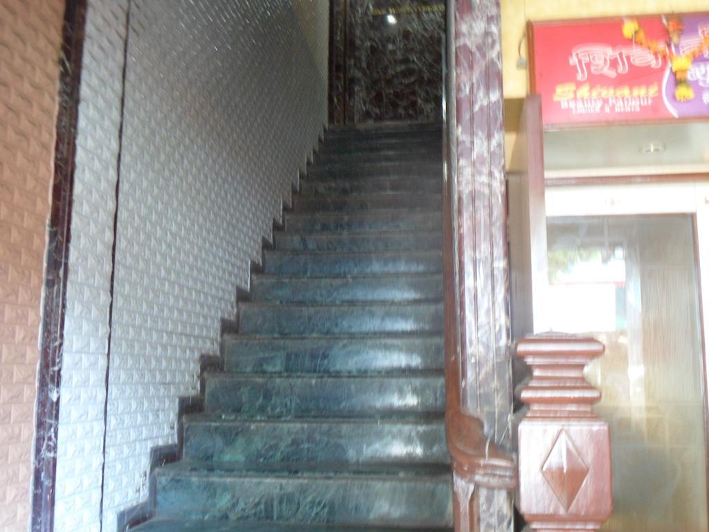 Hotel Happyland Mumbai  Buitenkant foto