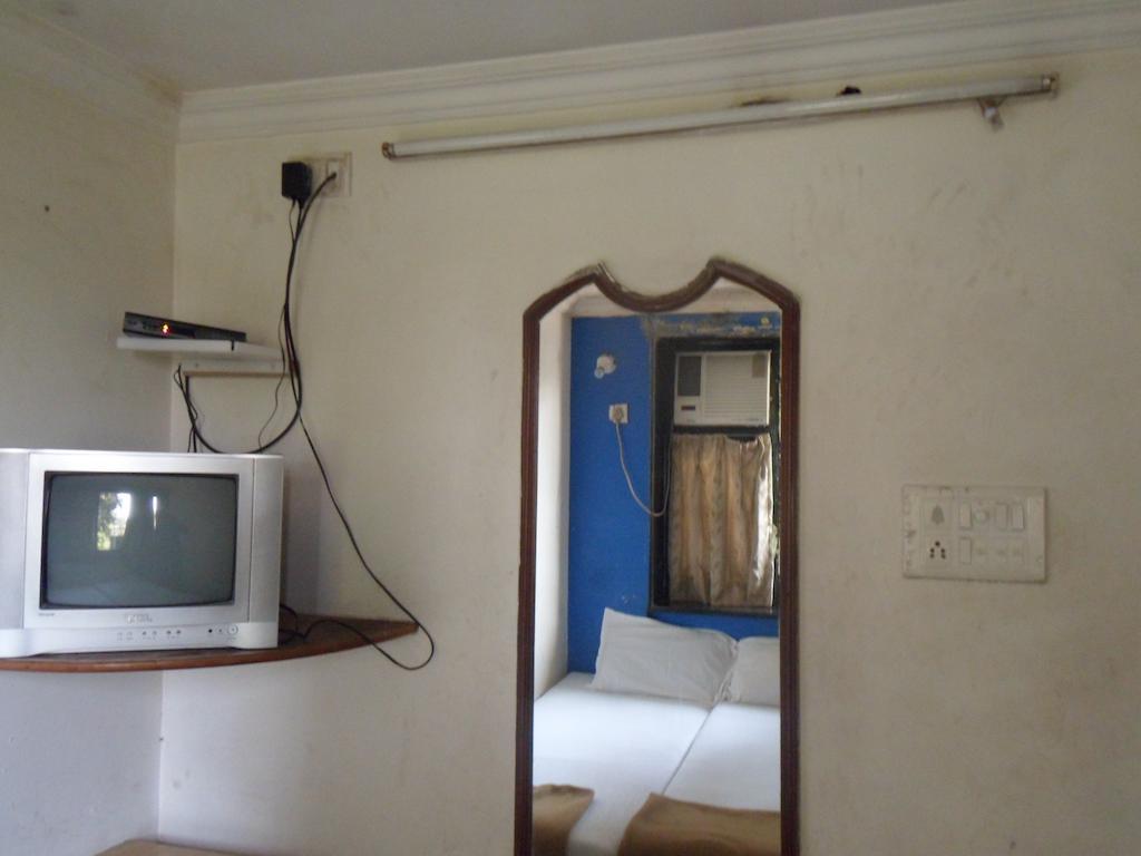 Hotel Happyland Mumbai  Buitenkant foto