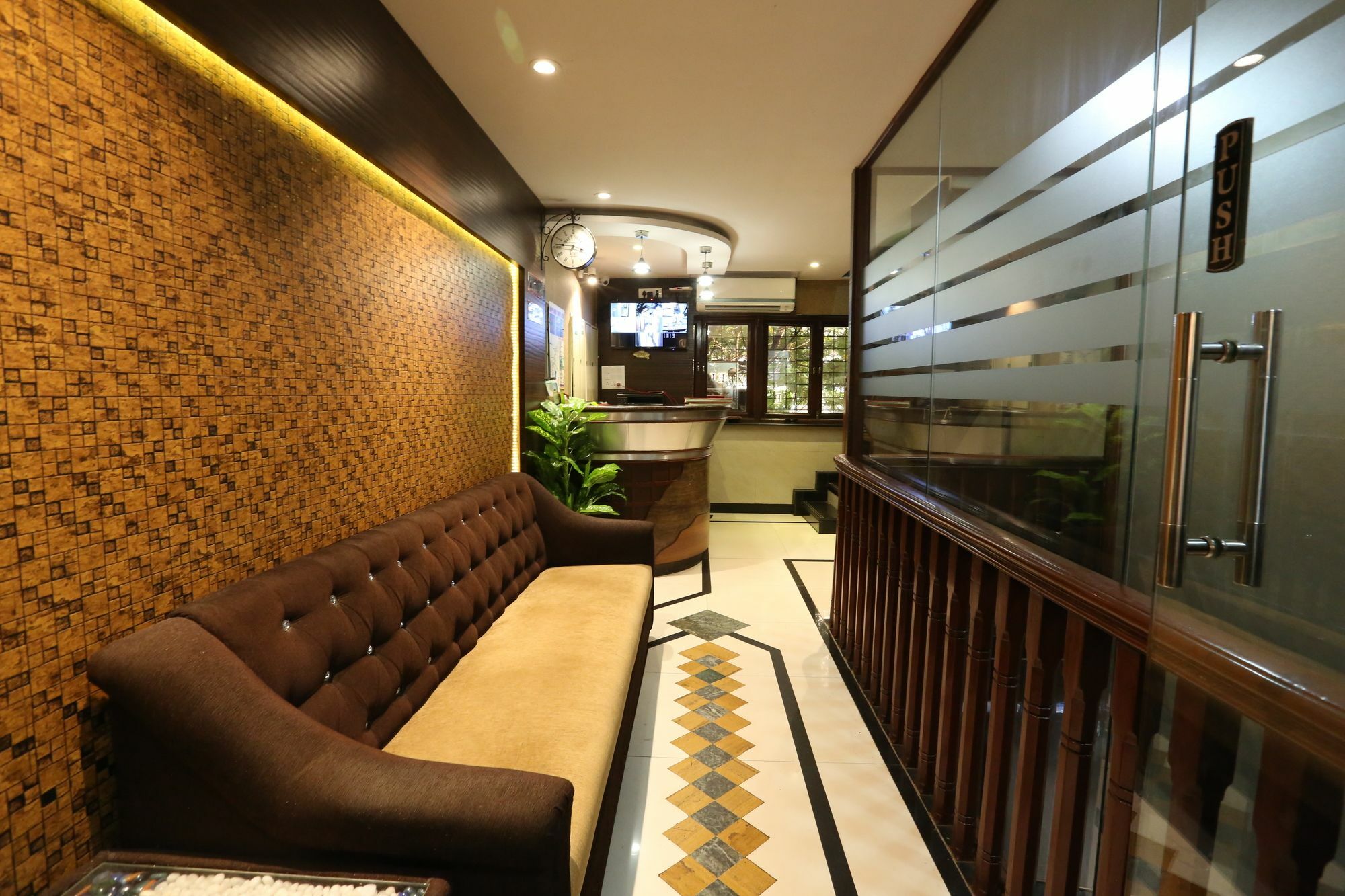 Hotel Happyland Mumbai  Buitenkant foto