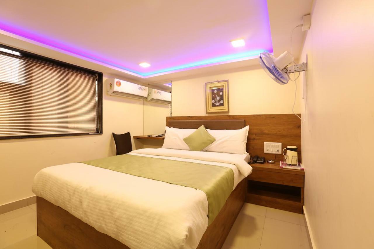 Hotel Happyland Mumbai  Buitenkant foto
