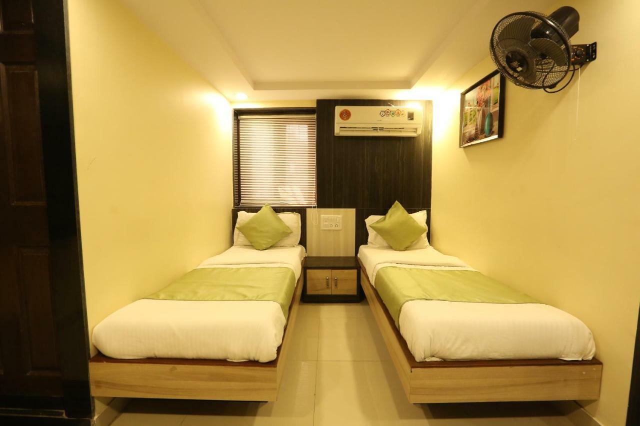 Hotel Happyland Mumbai  Buitenkant foto