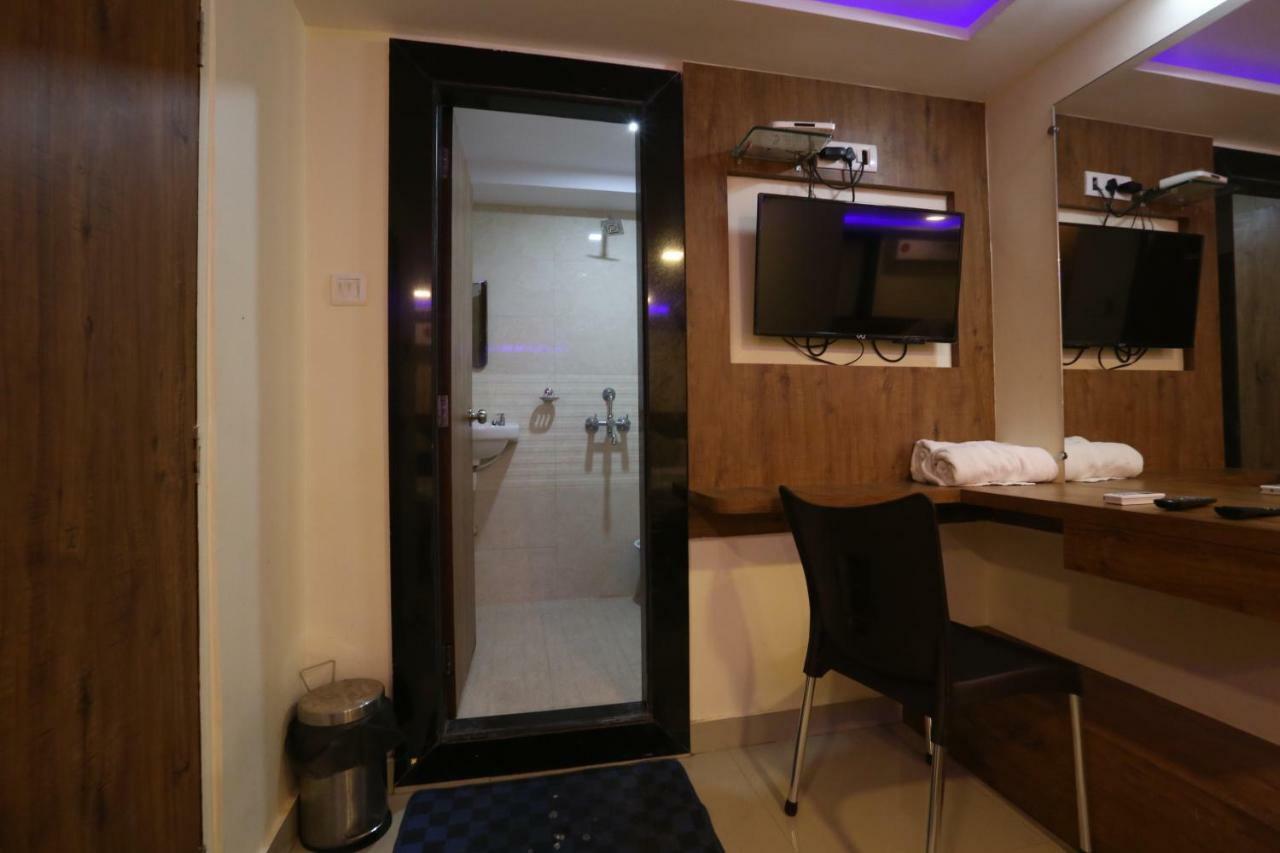 Hotel Happyland Mumbai  Buitenkant foto
