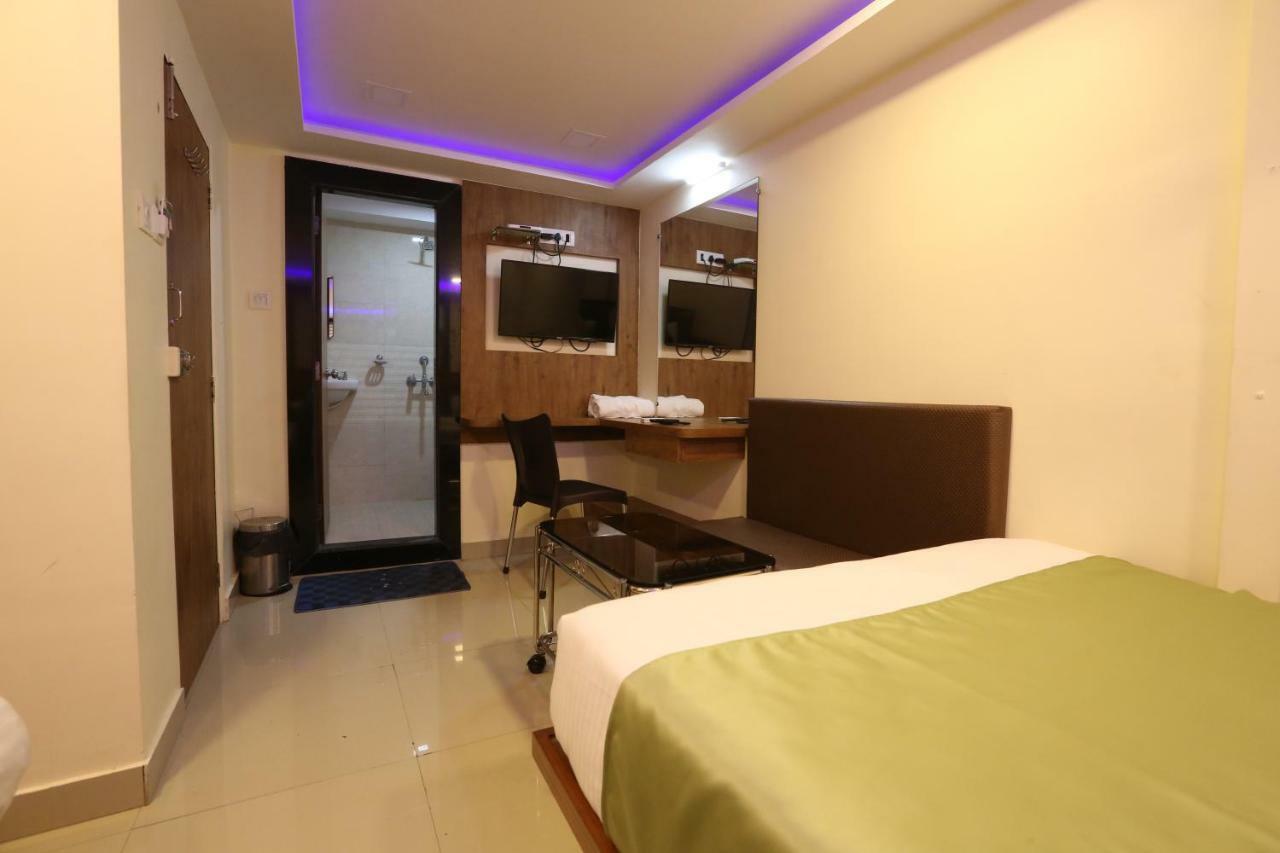 Hotel Happyland Mumbai  Buitenkant foto