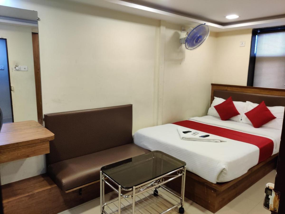 Hotel Happyland Mumbai  Buitenkant foto