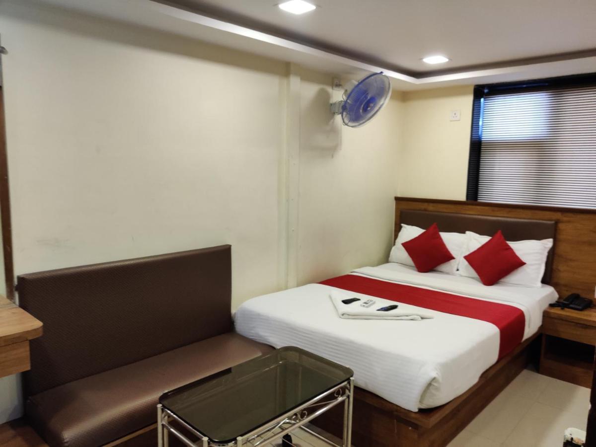 Hotel Happyland Mumbai  Buitenkant foto