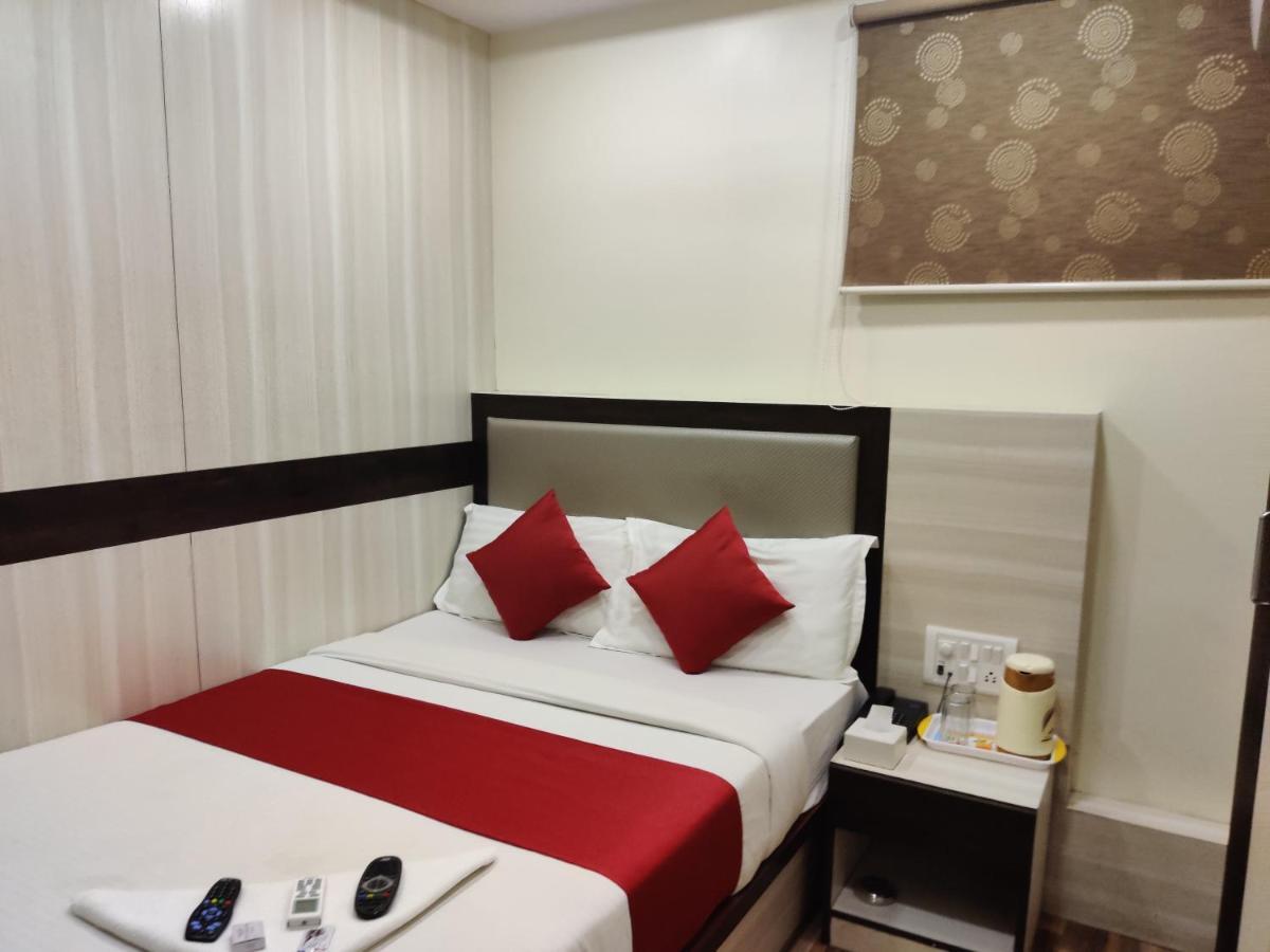 Hotel Happyland Mumbai  Buitenkant foto