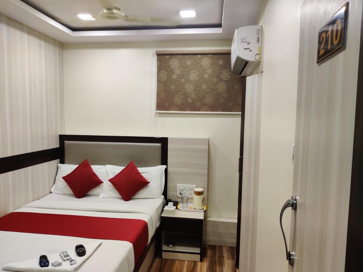 Hotel Happyland Mumbai  Buitenkant foto